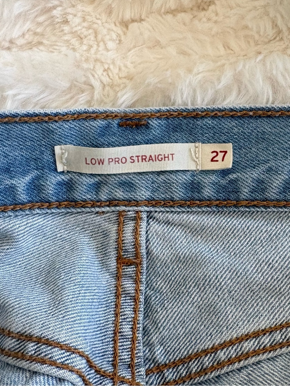 Levi’s Low Pro Straight Jeans - Picture 3 of 3
